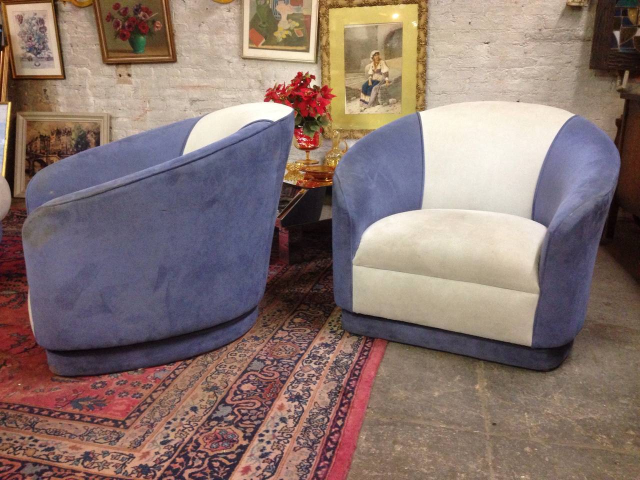 Mid-Century Modern Pair of Swivel Barrel Lounge Chairs For Sale