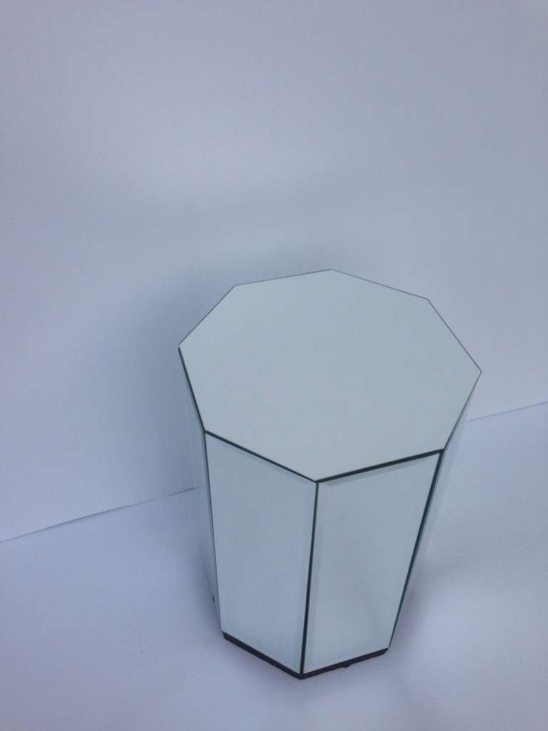 Mid-Century Modern Pair of Petit Octagonal End Tables