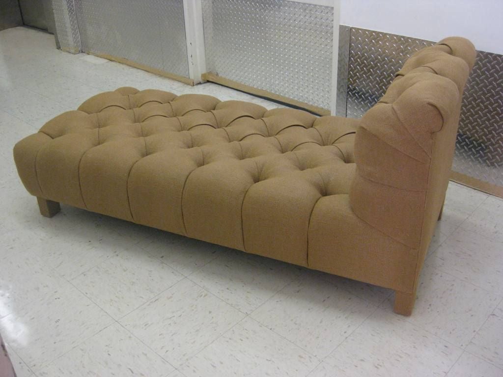 Tufted Modern Chaise Longue For Sale 1