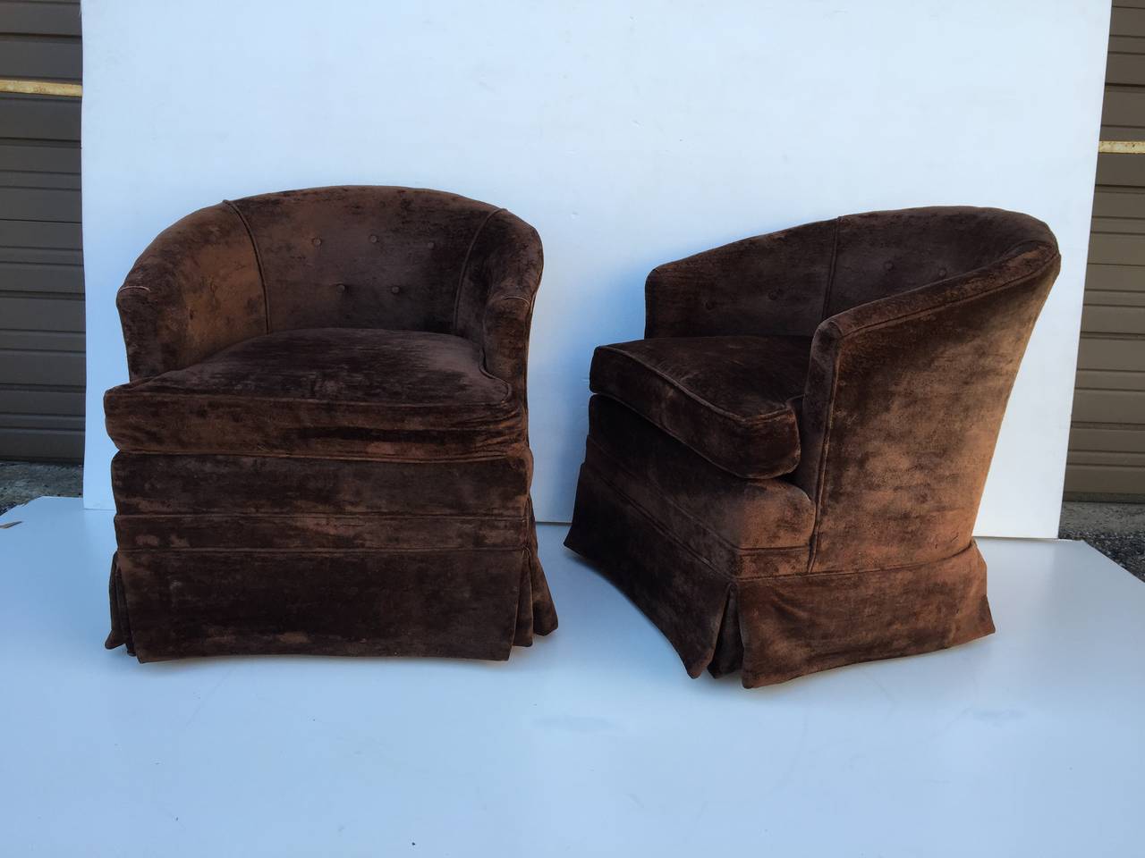 Mid-Century Modern Pair of Petit Swivel Rocking Barrel Chairs