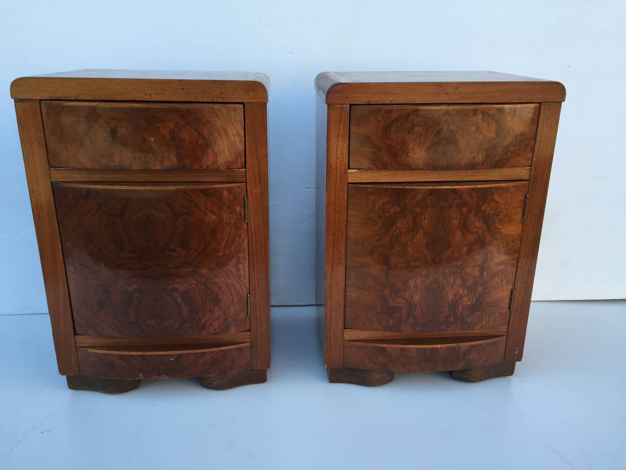 Pair of Streamline Art Deco End Side Tables in the manner of Donald Deskey, 