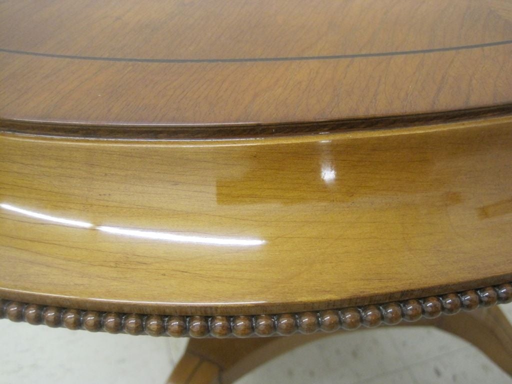 Pair of Exceptional Oval End Tables In Excellent Condition For Sale In Bronx, NY
