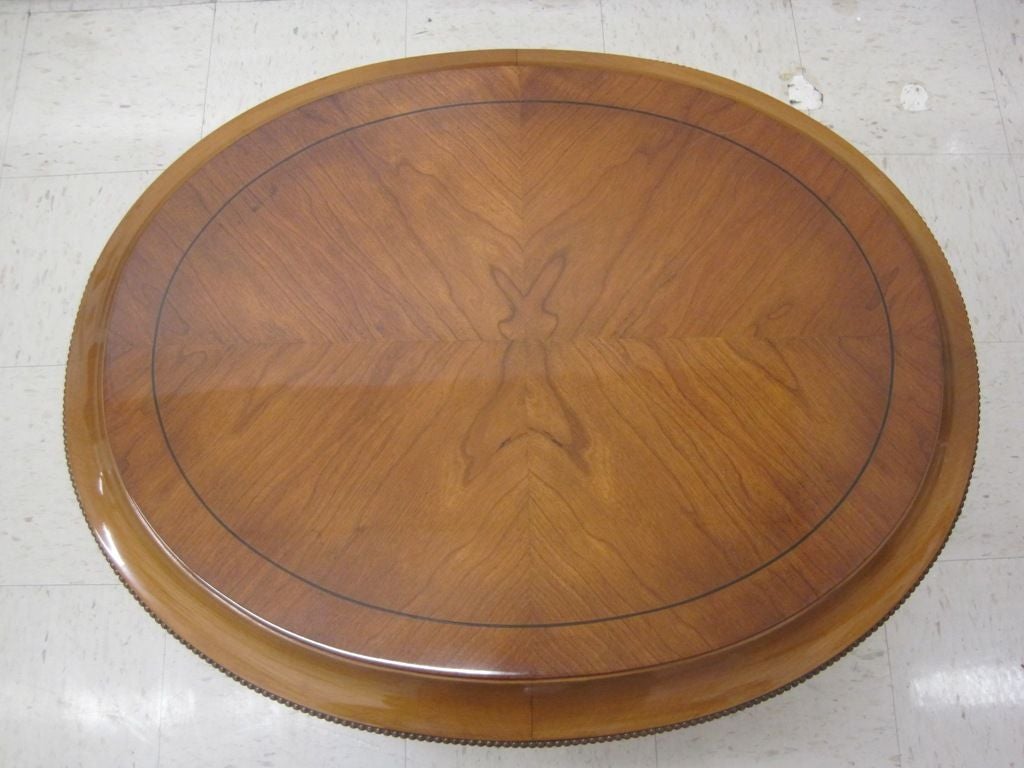 20th Century Pair of Exceptional Oval End Tables For Sale