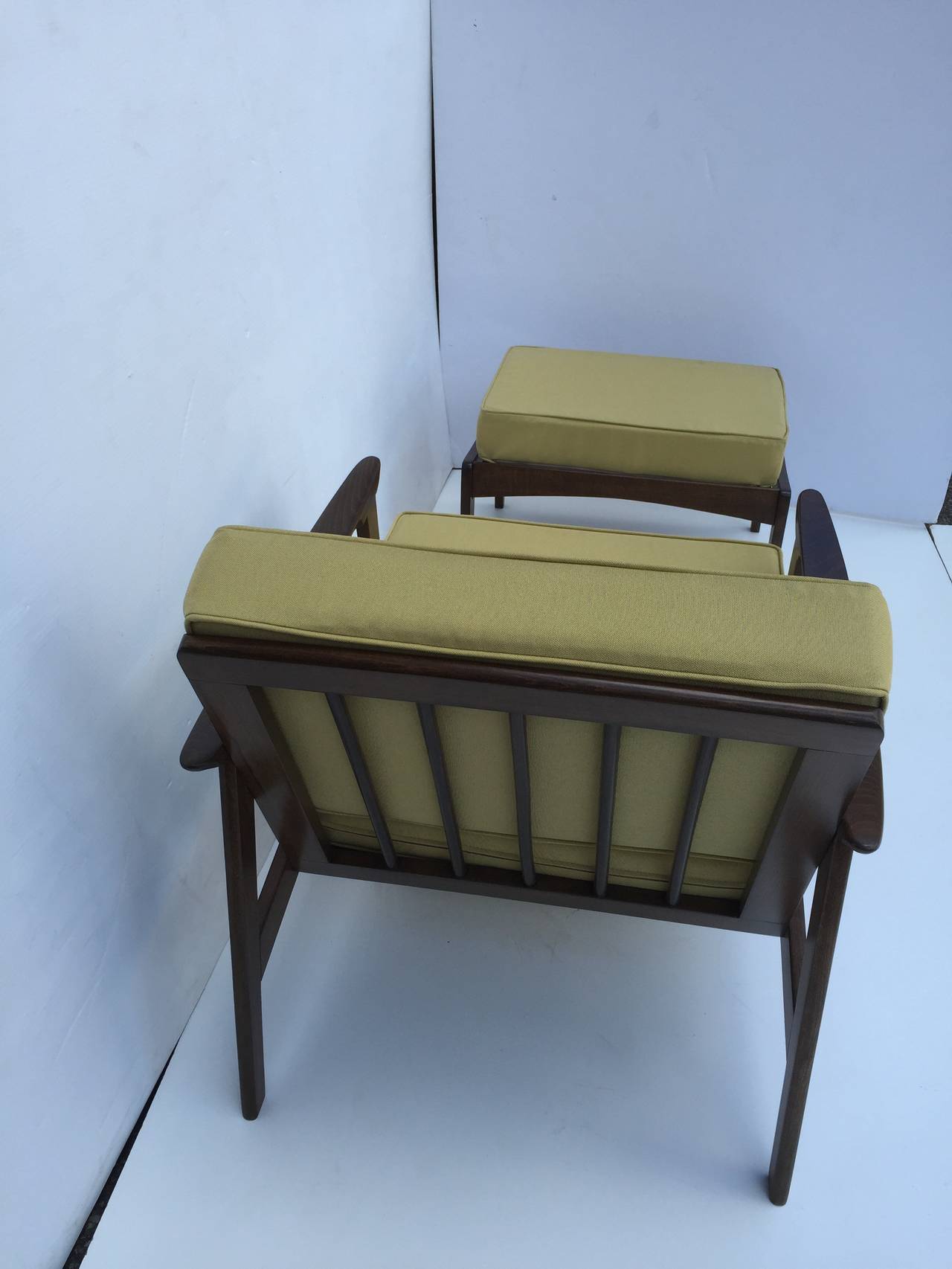 Pair of Danish Chairs with Ottomans In Excellent Condition For Sale In Bronx, NY