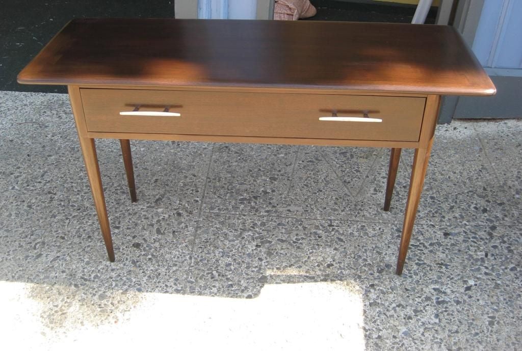Mid-Century Modern Exceptional Mid-Century Console after Paul McCobb For Sale