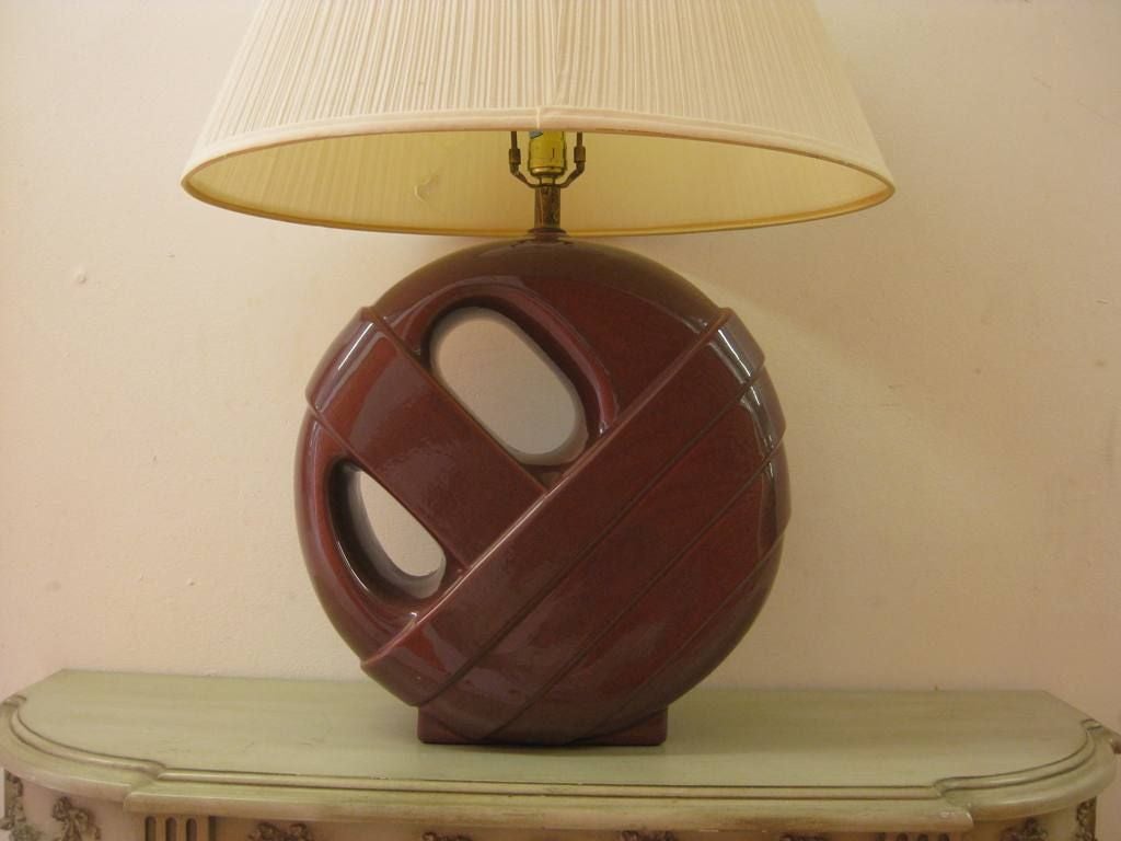 Single ceramic lamp.