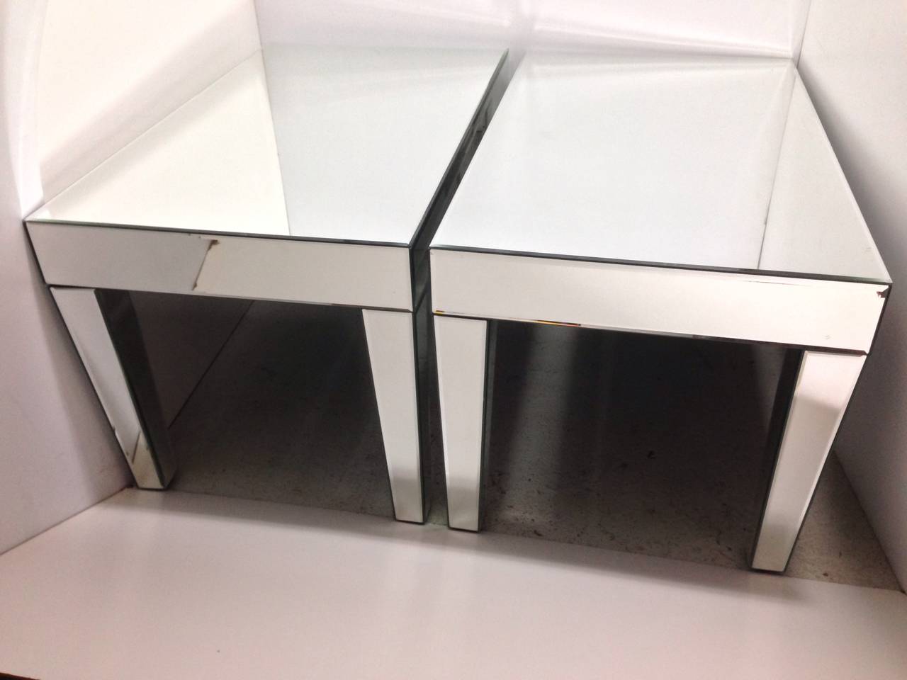 Pair of Mirrored End Tables In Excellent Condition For Sale In Bronx, NY