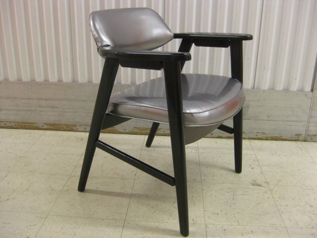 Mid-Century Modern Pair of Chairs after Edward Wormley For Sale