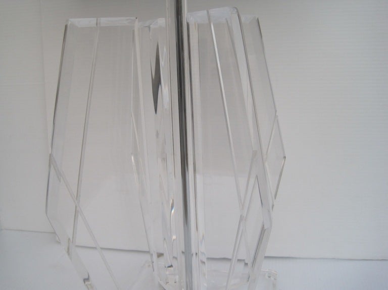 Mid-Century Modern Pair of Exceptional Lucite Table Lamps For Sale