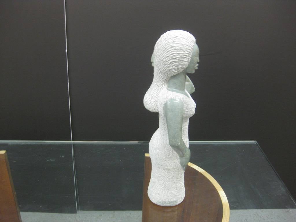 Tendai Mutinhima Signed Sculpture In Good Condition For Sale In Bronx, NY