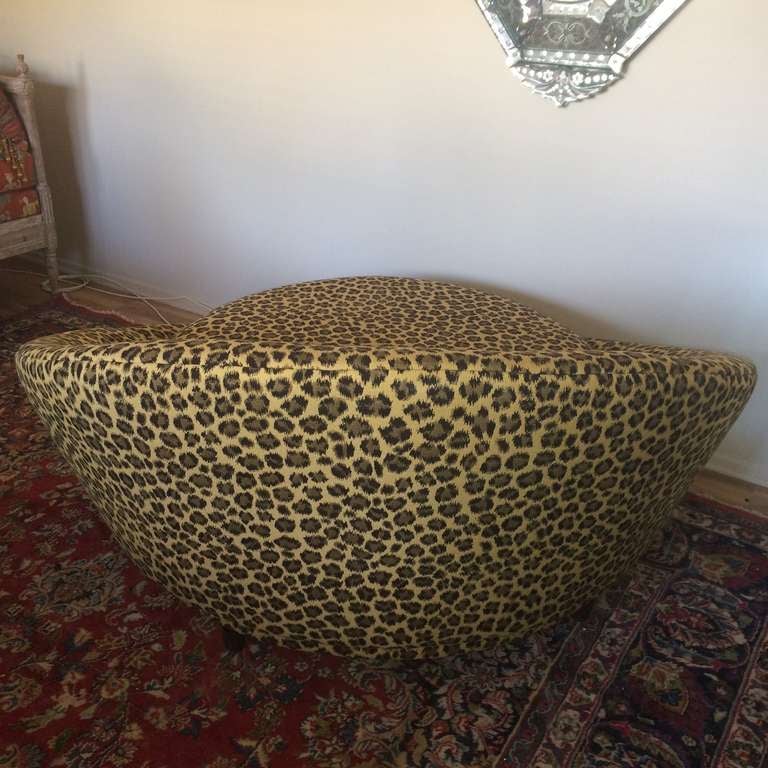 American Vintage Round Leopard Sofa For Sale
