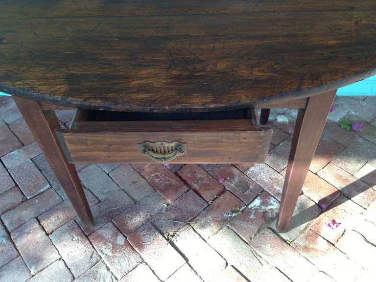 19c Oval Farm Table In Excellent Condition For Sale In Palm Springs, CA
