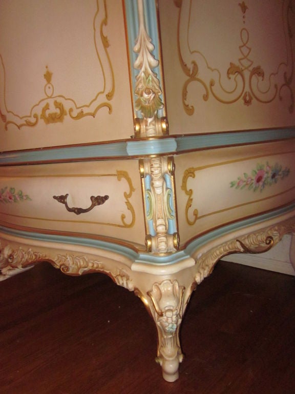 Vintage Italian Venetian Armoire 3