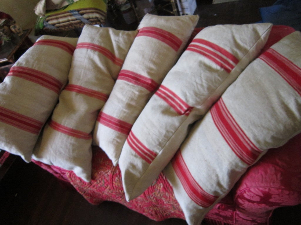 French Muslin Feed Sack Cushions In Good Condition For Sale In Palm Springs, CA