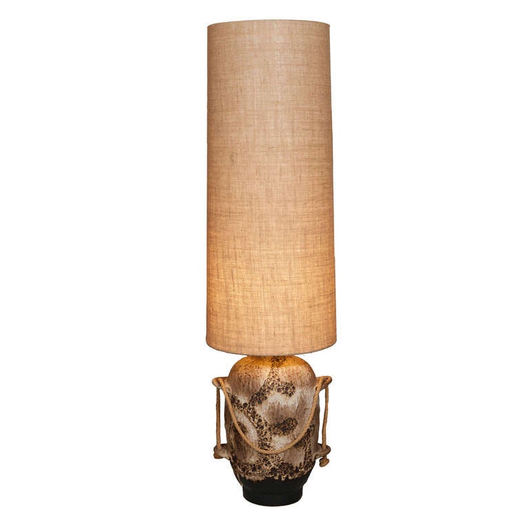 Belgian Moderne Table Lamp in ceramic For Sale