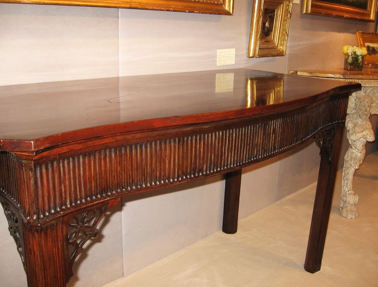 George III Mahogany Serpentine Server In Excellent Condition For Sale In Mississauga, ON