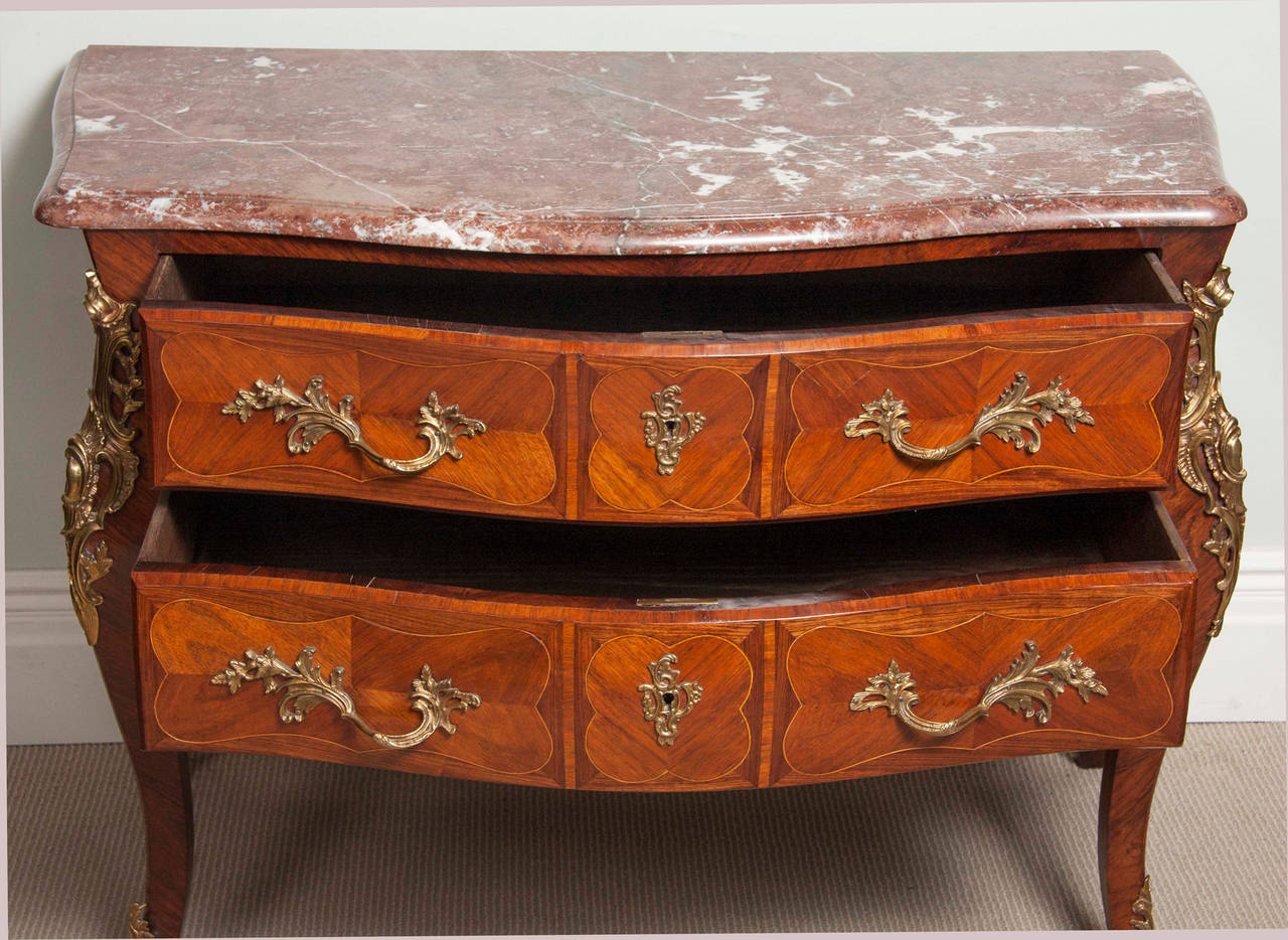 French Mid-19th Century Commode In Excellent Condition For Sale In Mississauga, ON