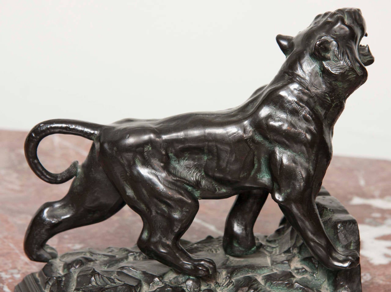 Pair of Lion Form Bookends In Excellent Condition In Mississauga, ON