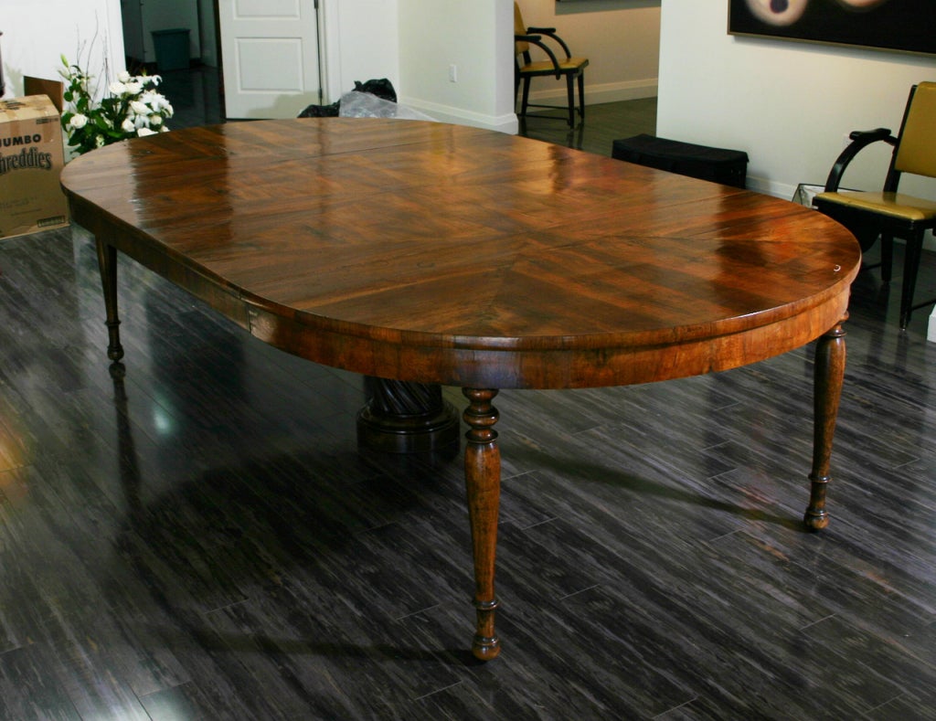 An exceptional Italian early 19th century walnut veneered extending dining table with a spiral turned central pedestal support and two leaves. Excellent patination.
Measures: 30" high x 63" diameter (no leaves),
Each leaf 24"