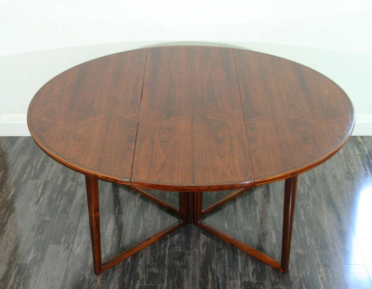 Very rare dining table designed by Helge Sibast. Produced by Sibast Møbler in Denmark. 1960
Measures: 29