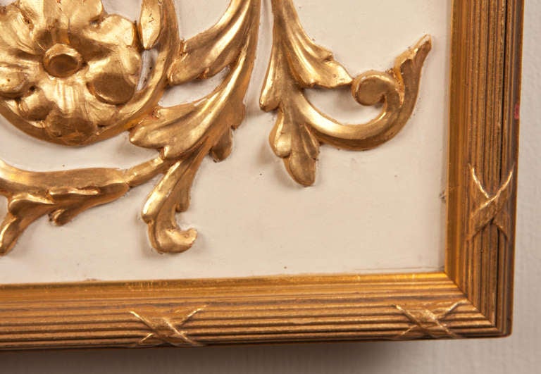 Pair of Neoclassical Parcel-Gilt Mirrors For Sale 1