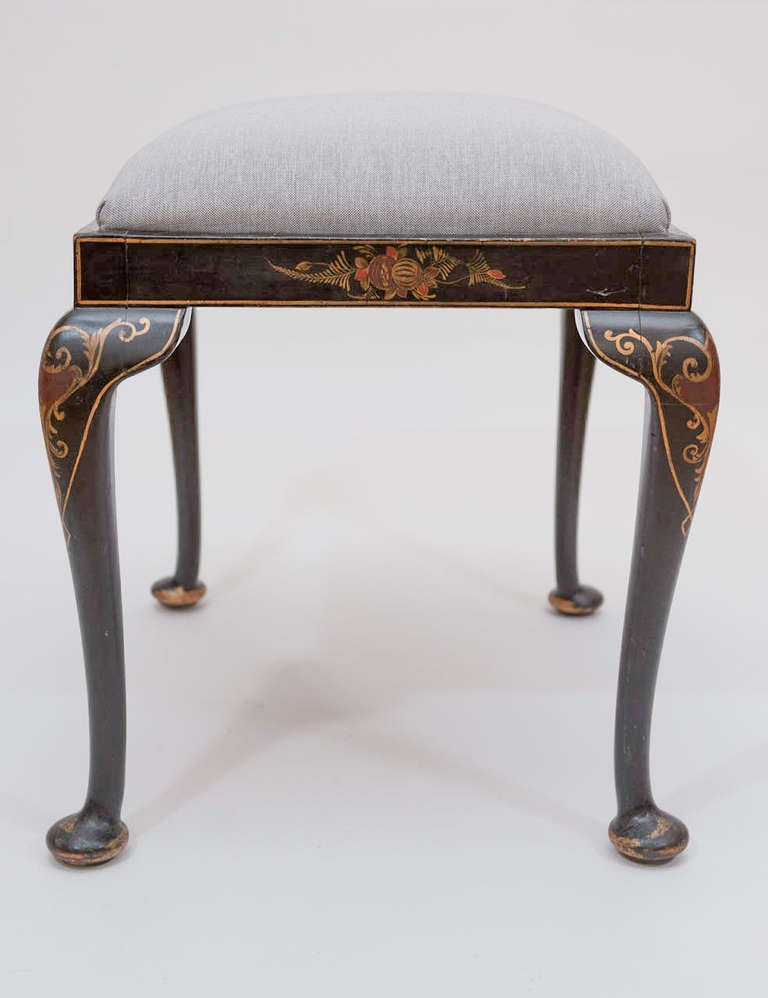 A classic and functional ebonized 
stool with chinoiserie decorations
and pad feet... New upholstery.