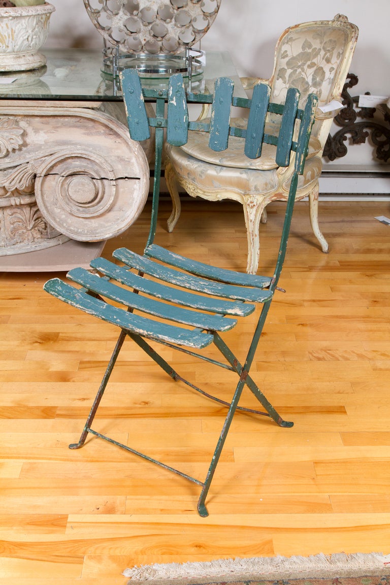 Pair of French Antique Garden or Bistro Iron Green Painted Folding Chairs In Good Condition In Montreal, QC
