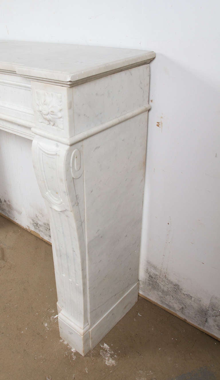 Louis XVI Marble Mantel In Good Condition For Sale In Montreal, QC