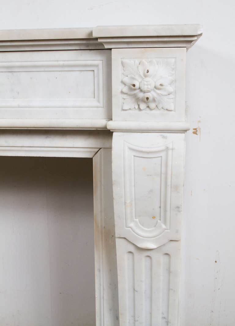 Louis XVI Marble Mantel In Excellent Condition For Sale In Montreal, QC
