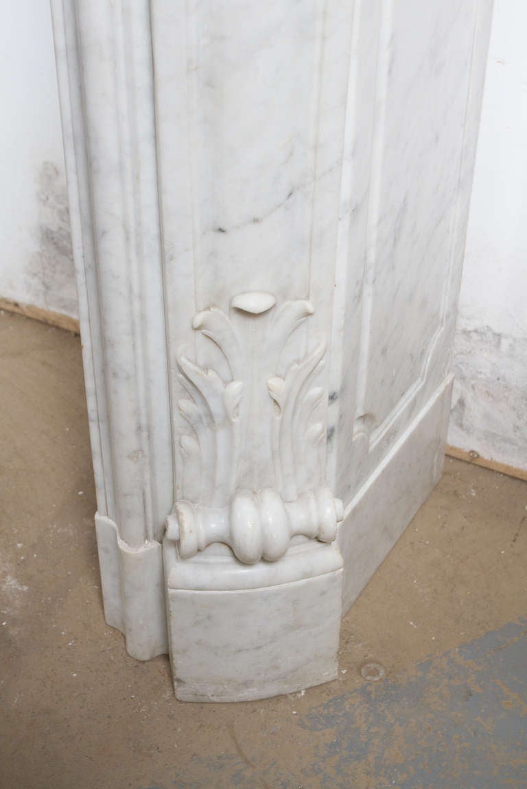 Louis XV White Marble Mantel In Good Condition In Montreal, QC