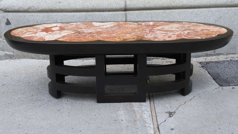 Table basse moderne asiatique en bois ébénisé et marbre, signée Kittinger.