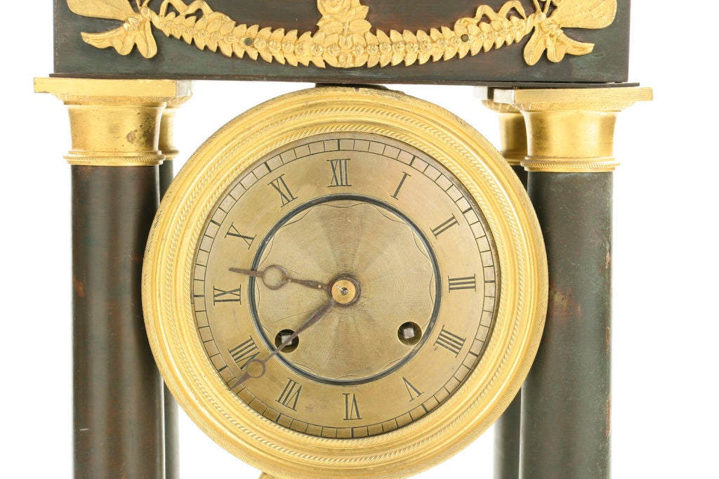 French Restauration Period  Patinated and Gilt Bronze Clock In Good Condition For Sale In Montreal, QC