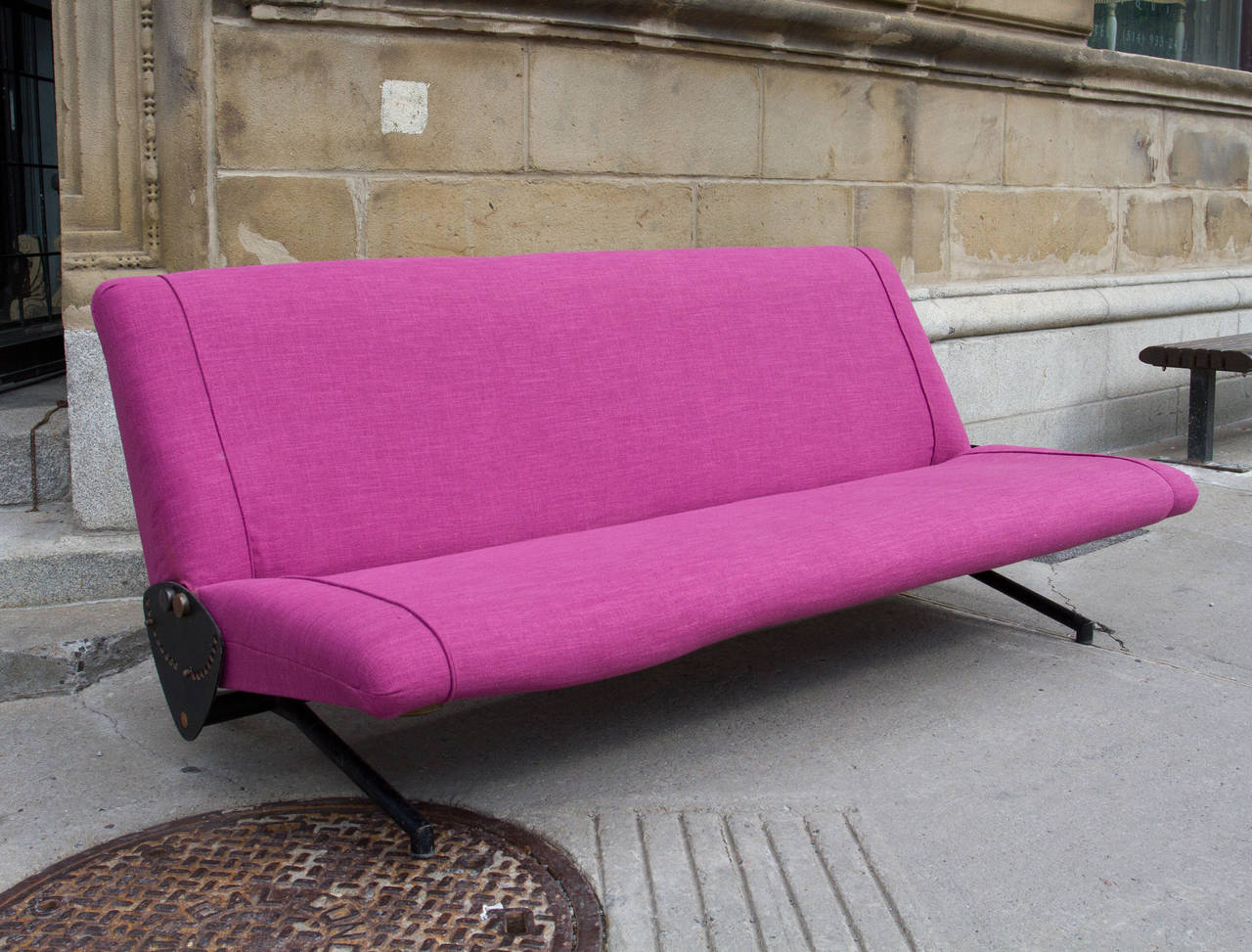 Modular folding D70 sofa by Osvaldo Borsani for Tecno. Cloth, foam and black-lacquered tubular steel frame.
