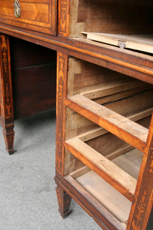 Very Rare 18th Century Maggiolini Desk For Sale 1