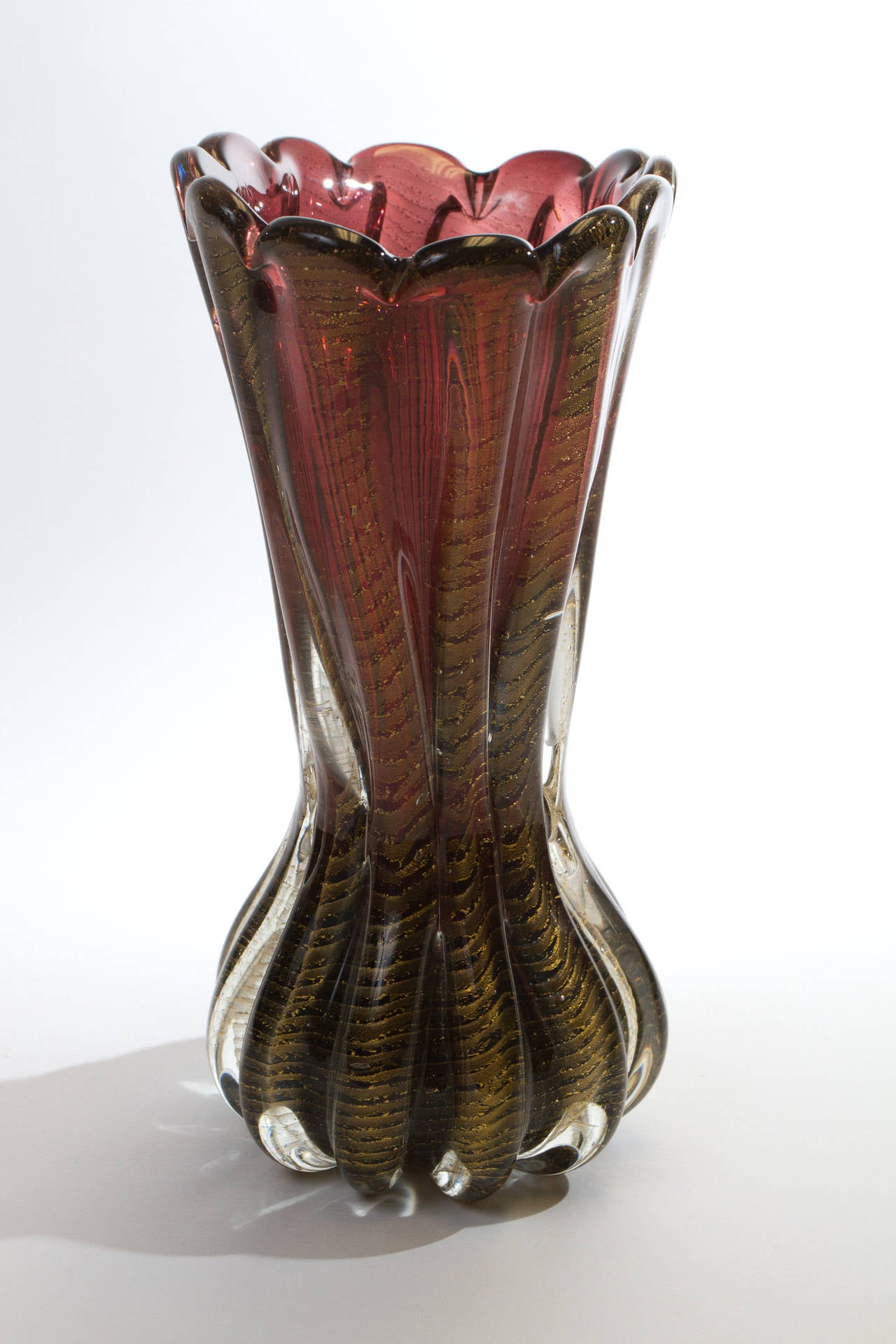 Beautiful Glass Vase by Barovier e Toso. In Excellent Condition In Montreal, QC