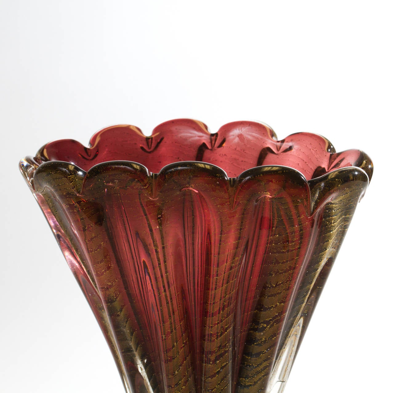 Reeded purple Murano glass vase with golf flecks inclusions by Barovier e Toso.