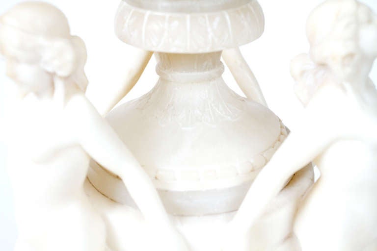 Carved white alabaster urn In Good Condition In Montreal, QC