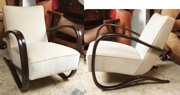 Pair of Art Deco ebonized bentwood  armchairs by Jindrich Halabala, upholstered in beige velvet with leather piping.