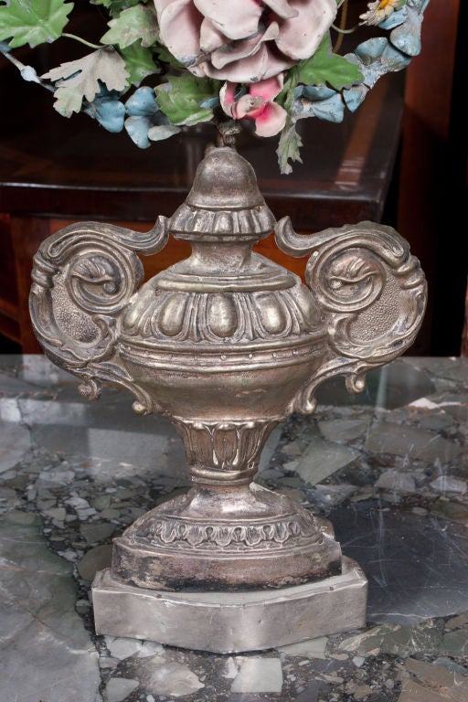 19th Century Pair of Decorative Urns with Tôle Flowers