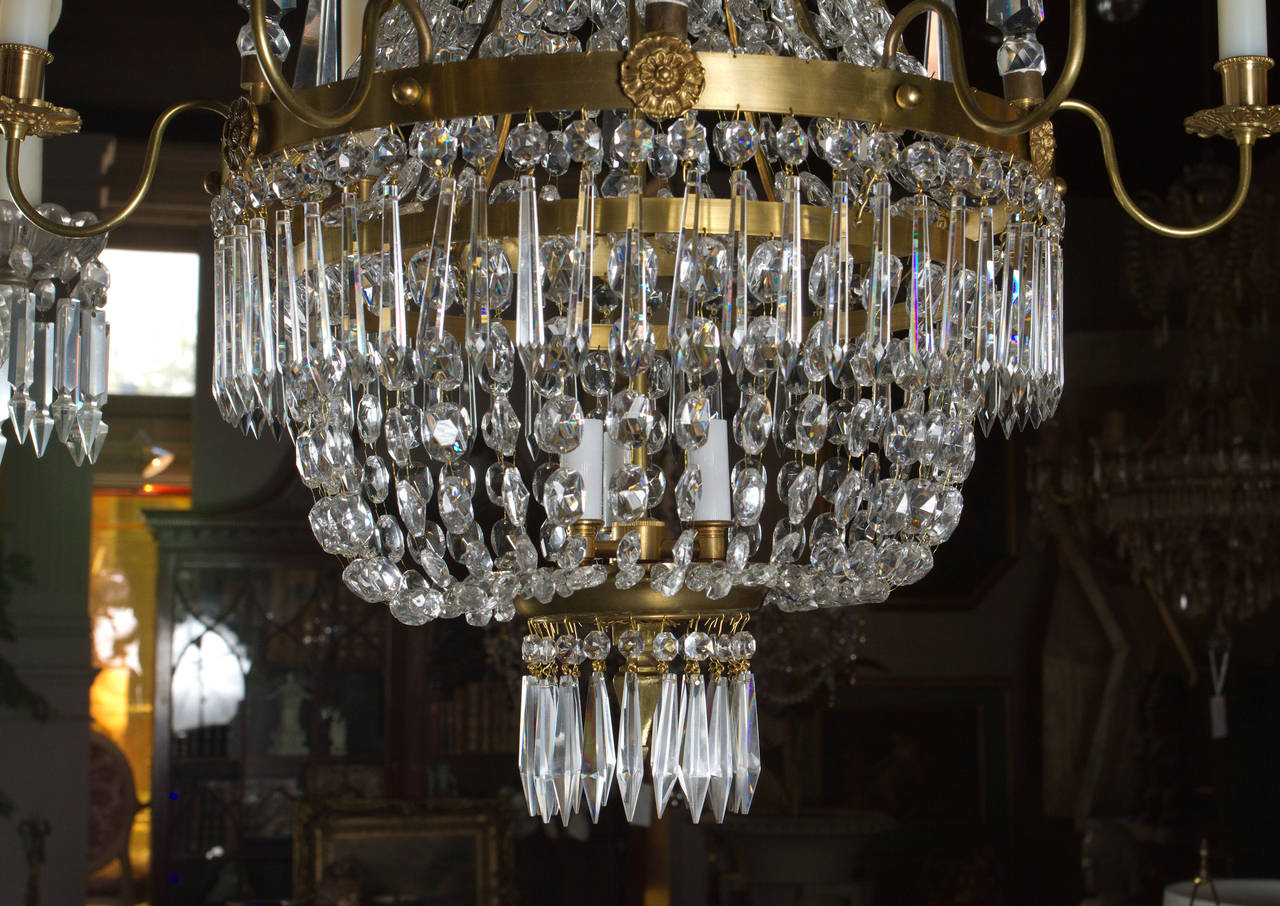 Neoclassical Russian Style Chandelier In Excellent Condition For Sale In Montreal, QC