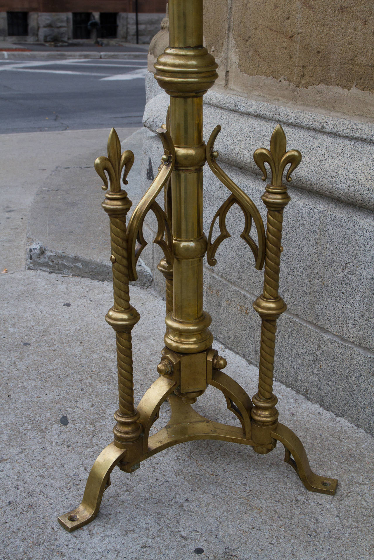 Neogothic Brass Lectern by Keith & Fitzsimons In Excellent Condition For Sale In Montreal, QC