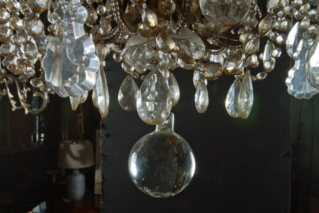 Large Cut Glass And Gilt Metal Chandelier In Excellent Condition For Sale In Montreal, QC