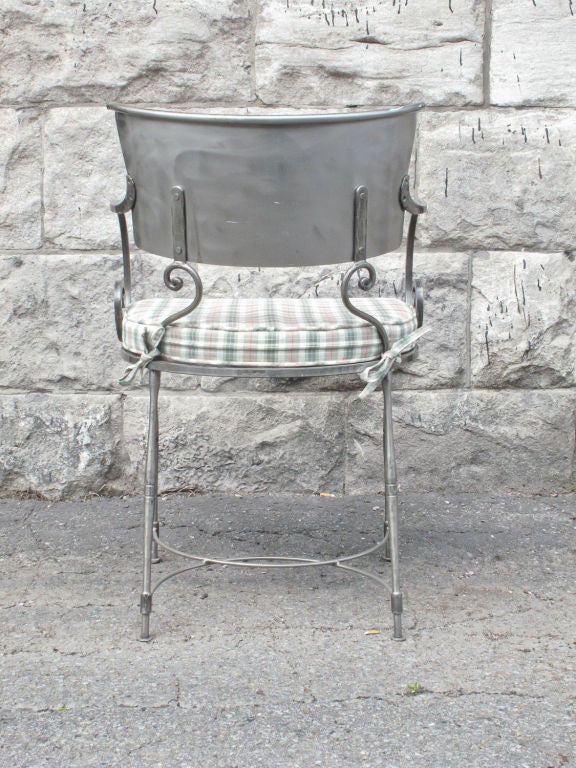 italien Ensemble de quatre fauteuils en acier poli en vente