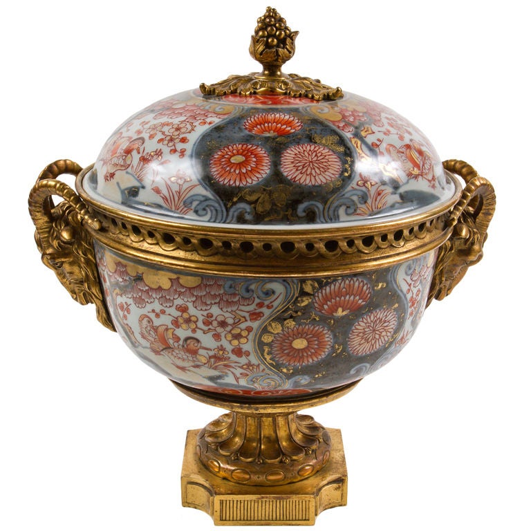 Beautiful 18th Century Imari Bowl