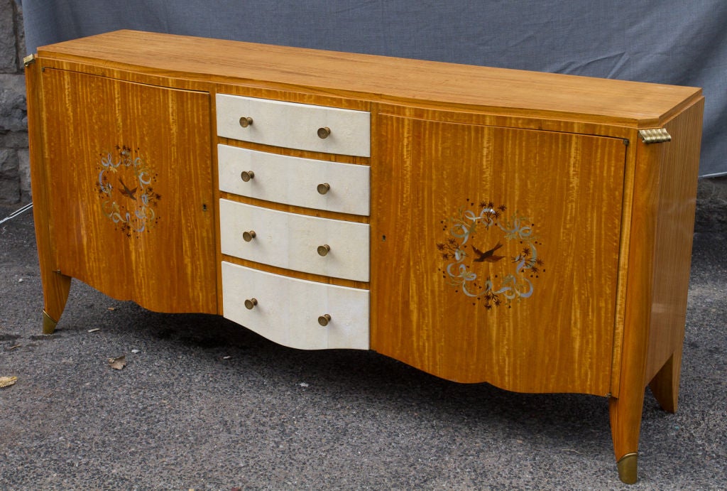 Important satinwood Art Deco period credenza inlaid with mother of pearl and exotic  wood decorations, the center fitted with 4 shagreen clad doors and decorated with gilt mount bronze.