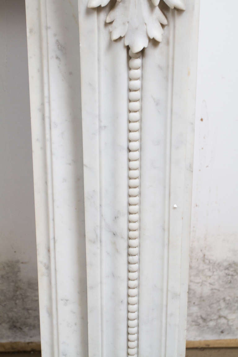 Louis XVI Style Carrara Marble Mantel In Good Condition In Montreal, QC
