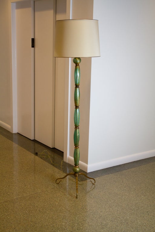 Beautiful and elegant blown glass, green and gold Murano floor lamp on polished brass tripod base and mounts by Veronese.