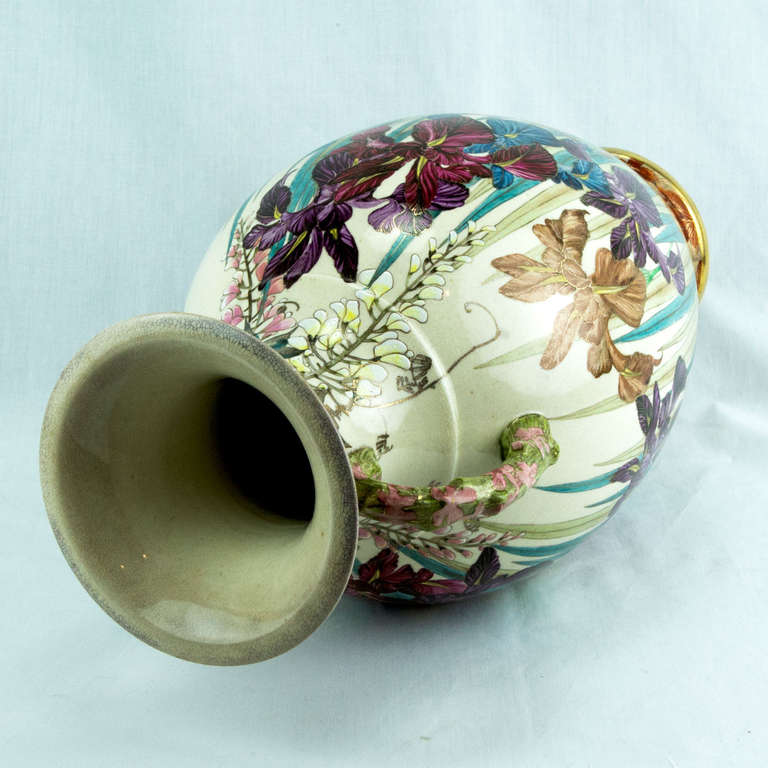 Beautiful Art Nouveau Antique Satsuma Double Handle Floral Pottery Vase In Excellent Condition In Montreal, QC