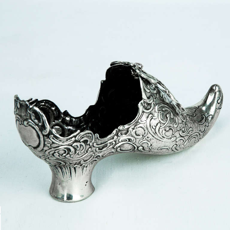 Großer antiker Silber Repouse-Schuh-Slipper- Nachlassfund (Viktorianisch) im Angebot