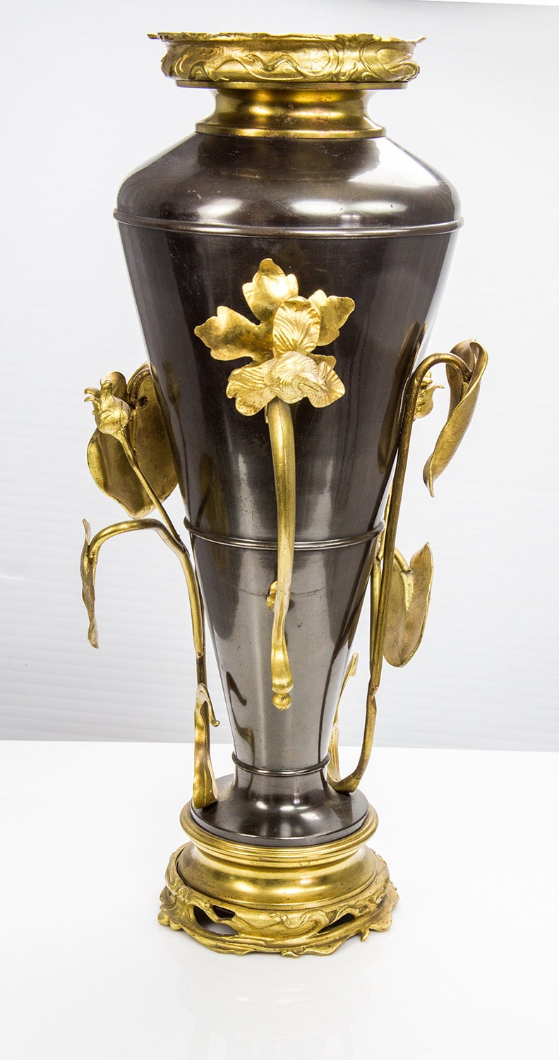 Art Nouveau Bronze Gilt Floral Vase In Excellent Condition In Montreal, QC